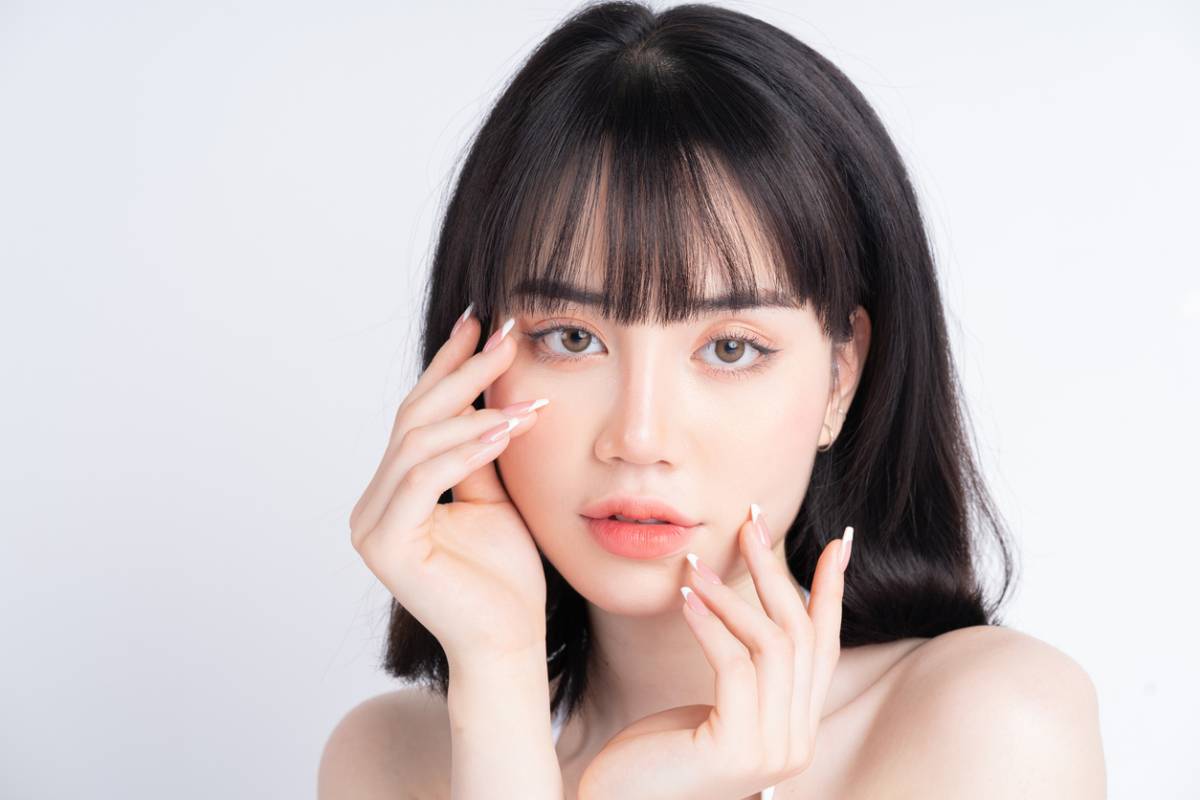 beautiful woman highlighting advancements in korean double eyelid surgery